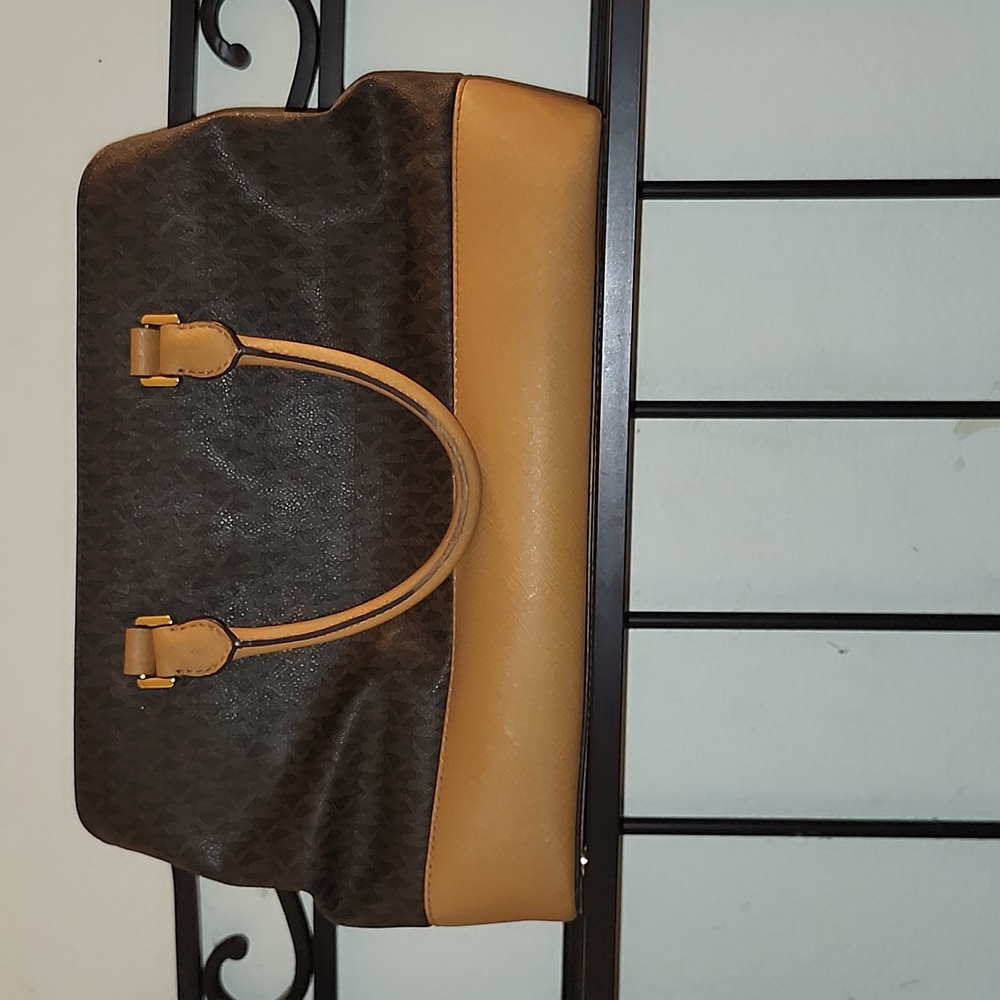 MICHAEL KORS PURSE - Picture 2 of 5